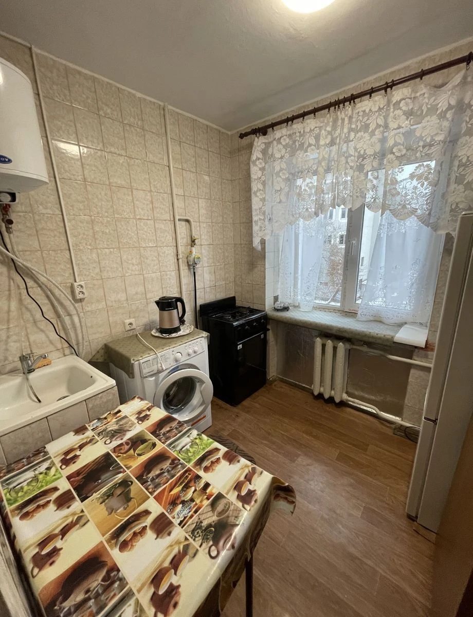 Здам квартиру 1 кімната, 35 m², 4 пов./5 поверхів. 68, Берестейський просп. (Перемоги), Київ. 