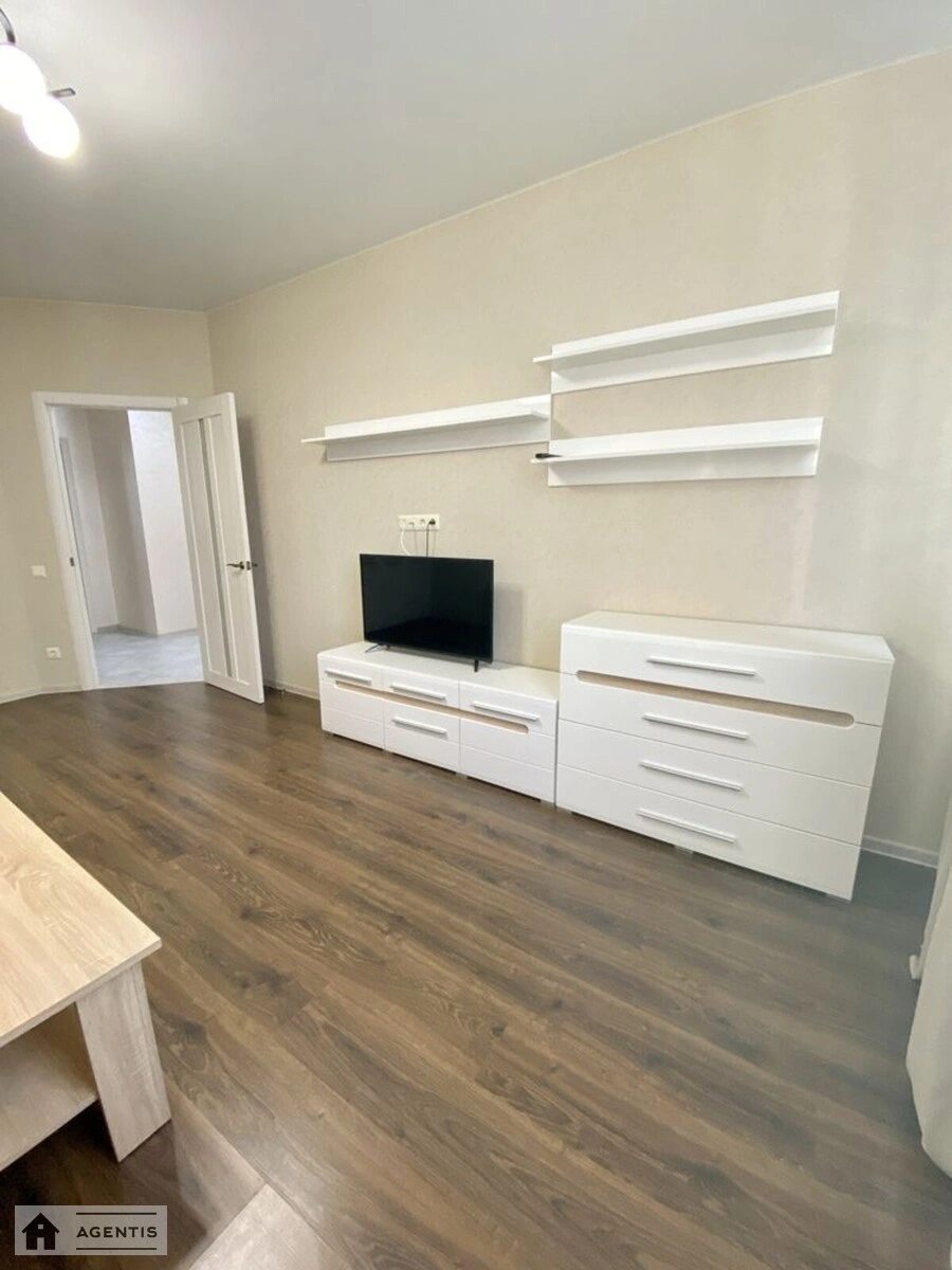 Сдам квартиру 2 комнаты, 73 m², 17 эт./25 этажей. 16, Воскресенская 16, Киев. 