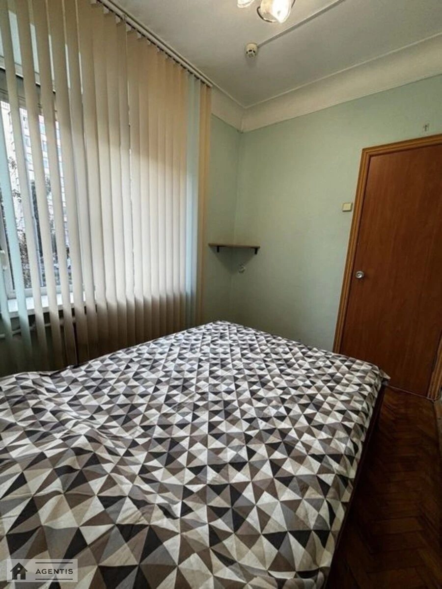 Apartment for rent 3 rooms, 46 m², 2nd fl./5 floors. Pecherskyy rayon, Kyiv. 