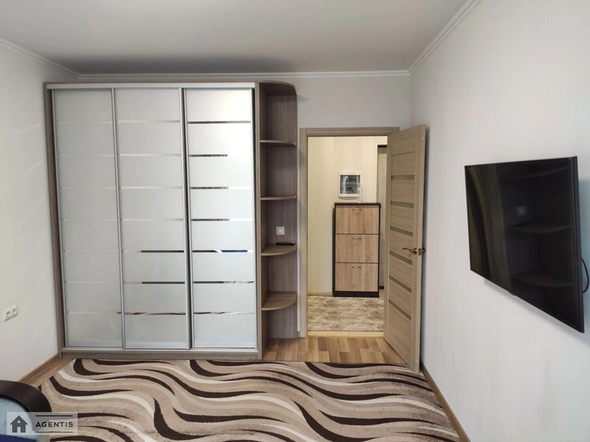 Apartment for rent 1 room, 39 m², 6th fl./11 floors. Radystiv, Kyiv. 