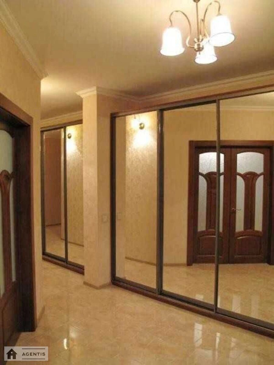 Apartment for rent 3 rooms, 70 m², 6th fl./16 floors. 2, Mykoly Ushakova vul., Kyiv. 