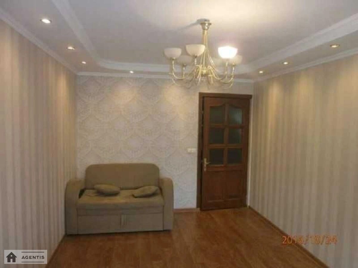 Сдам квартиру 3 комнаты, 70 m², 6 эт./16 этажей. 2, Миколи Ушакова вул., Киев. 