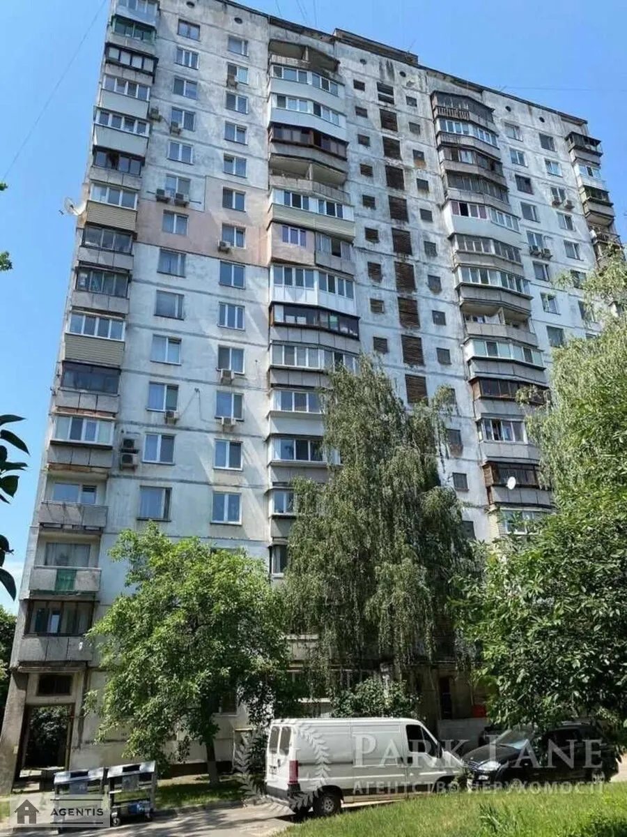 Сдам квартиру 3 комнаты, 70 m², 6 эт./16 этажей. 2, Миколи Ушакова вул., Киев. 