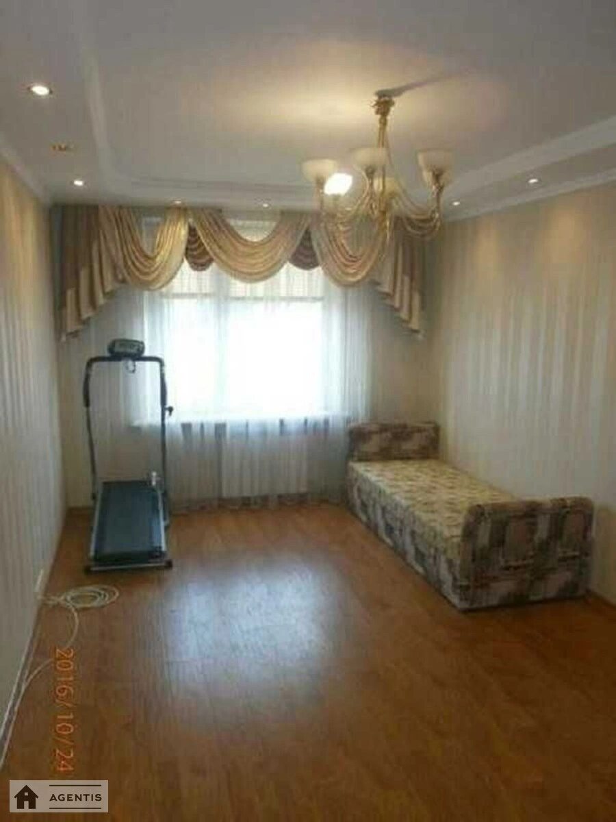 Сдам квартиру 3 комнаты, 70 m², 6 эт./16 этажей. 2, Миколи Ушакова вул., Киев. 