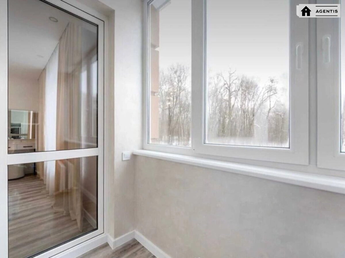 Apartment for rent 2 rooms, 65 m², 1st fl./10 floors. 27, Metrologichna 27, Kyiv. 