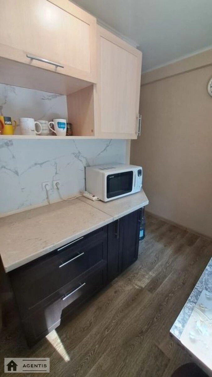 Здам квартиру 2 кімнати, 45 m², 1 пов./9 поверхів. Соломянська вул., Київ. 