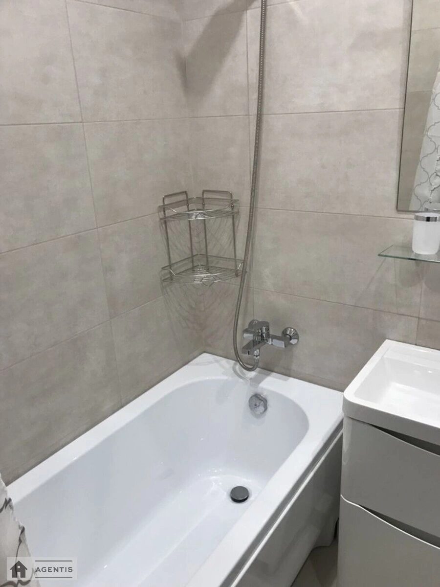 Сдам квартиру 1 комната, 44 m², 14 эт./24 этажа. 6, Євгена Сверстюка вул. (Марини Раскової), Киев. 