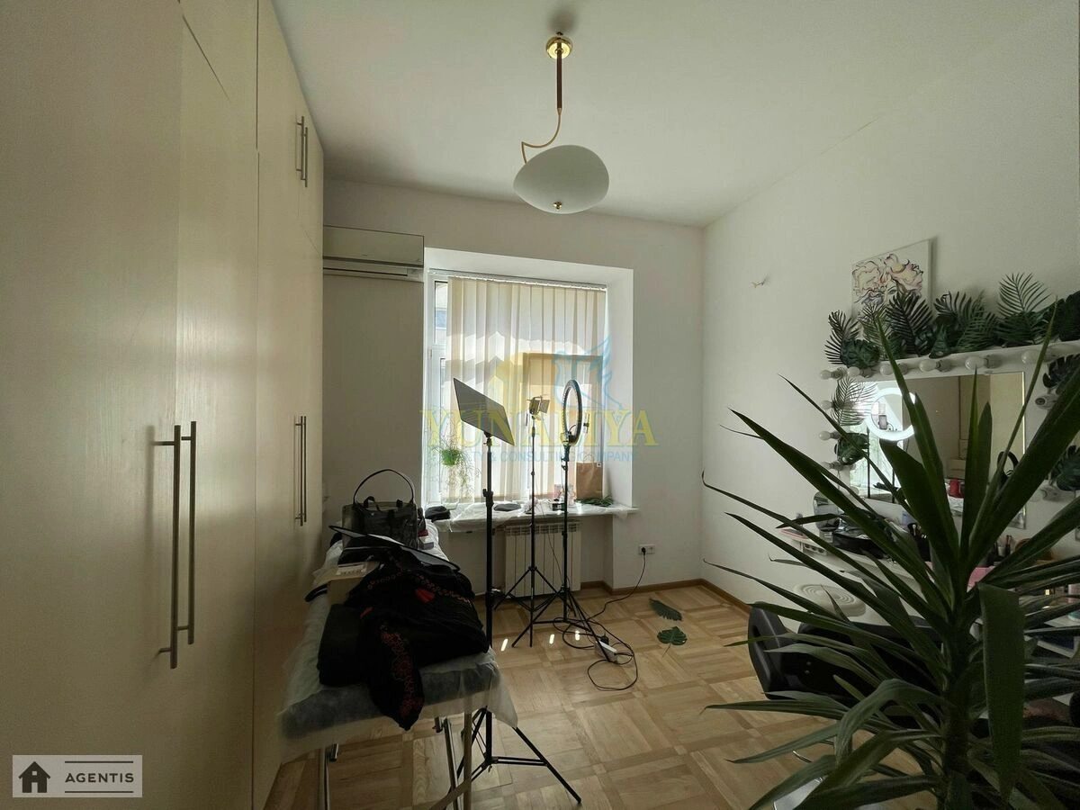 Apartment for rent 3 rooms, 129 m², 3rd fl./4 floors. 10, Pavlivska 10, Kyiv. 