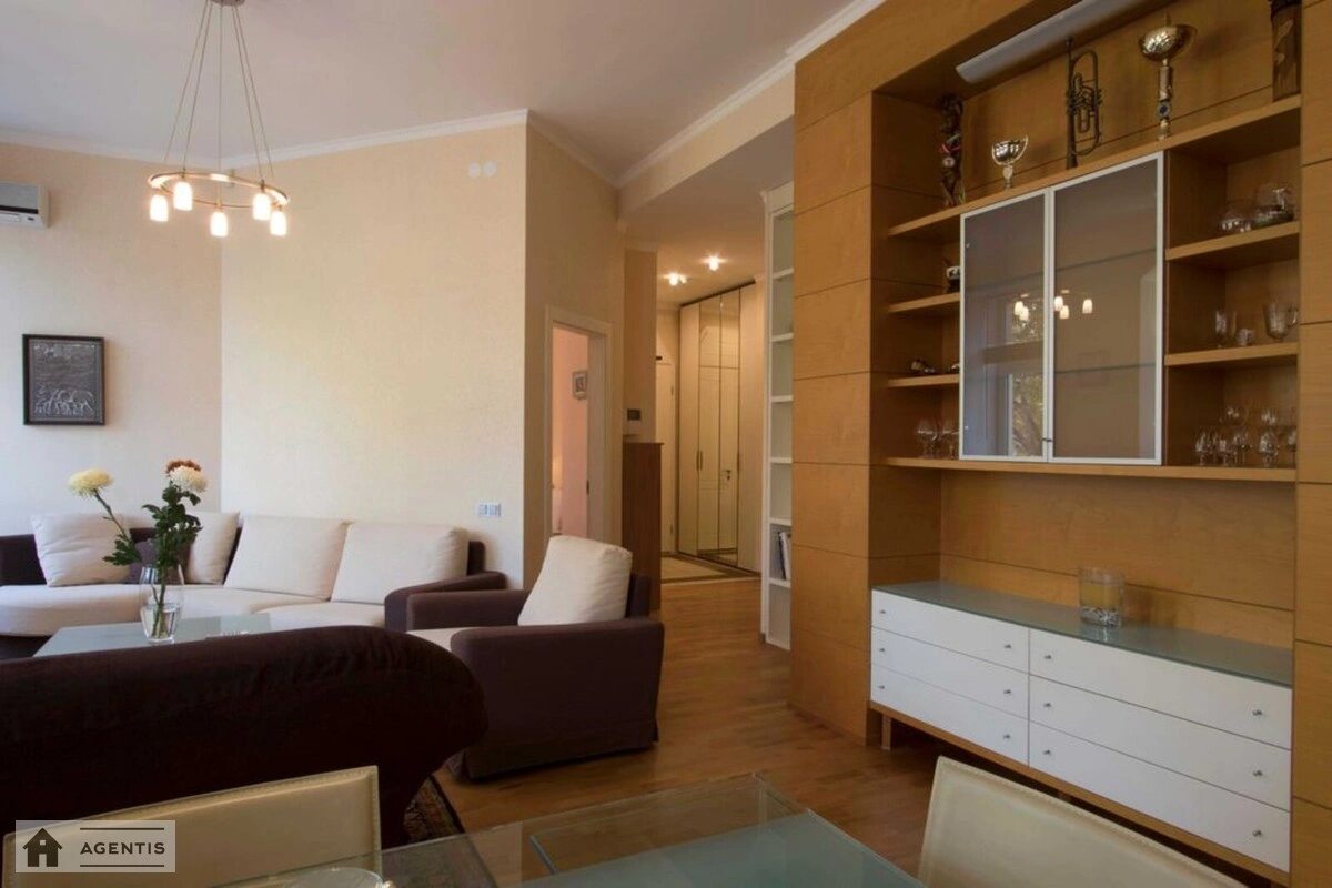 Apartment for rent 4 rooms, 152 m², 4th fl./6 floors. Shevchenkivskyy rayon, Kyiv. 