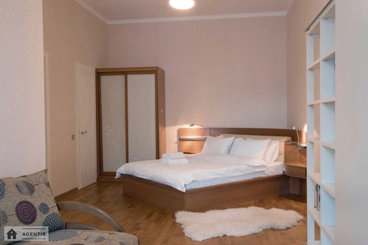 Apartment for rent 4 rooms, 152 m², 4th fl./6 floors. Shevchenkivskyy rayon, Kyiv. 