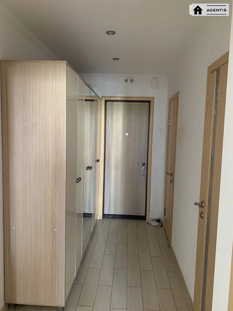 Сдам квартиру 1 комната, 43 m², 4 эт./18 этажей. 7, Соломії Крушельницької вул., Киев. 