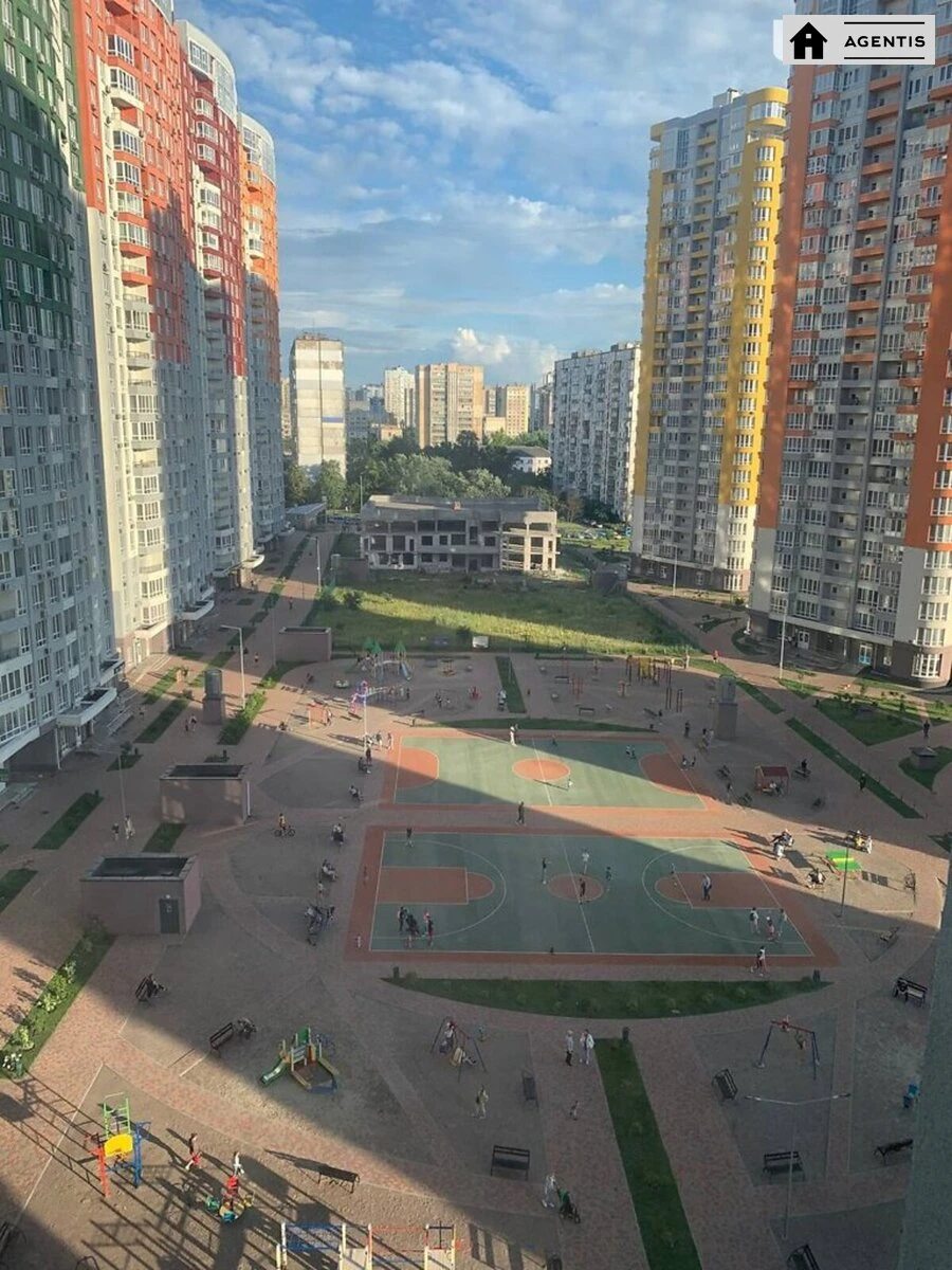 Здам квартиру 3 кімнати, 80 m², 10 пов./26 поверхів. 62, Каховська 62, Київ. 