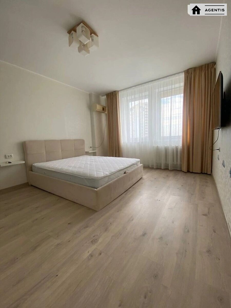 Сдам квартиру 2 комнаты, 73 m², 15 эт./23 этажа. 12, Миколи Бажана просп., Киев. 