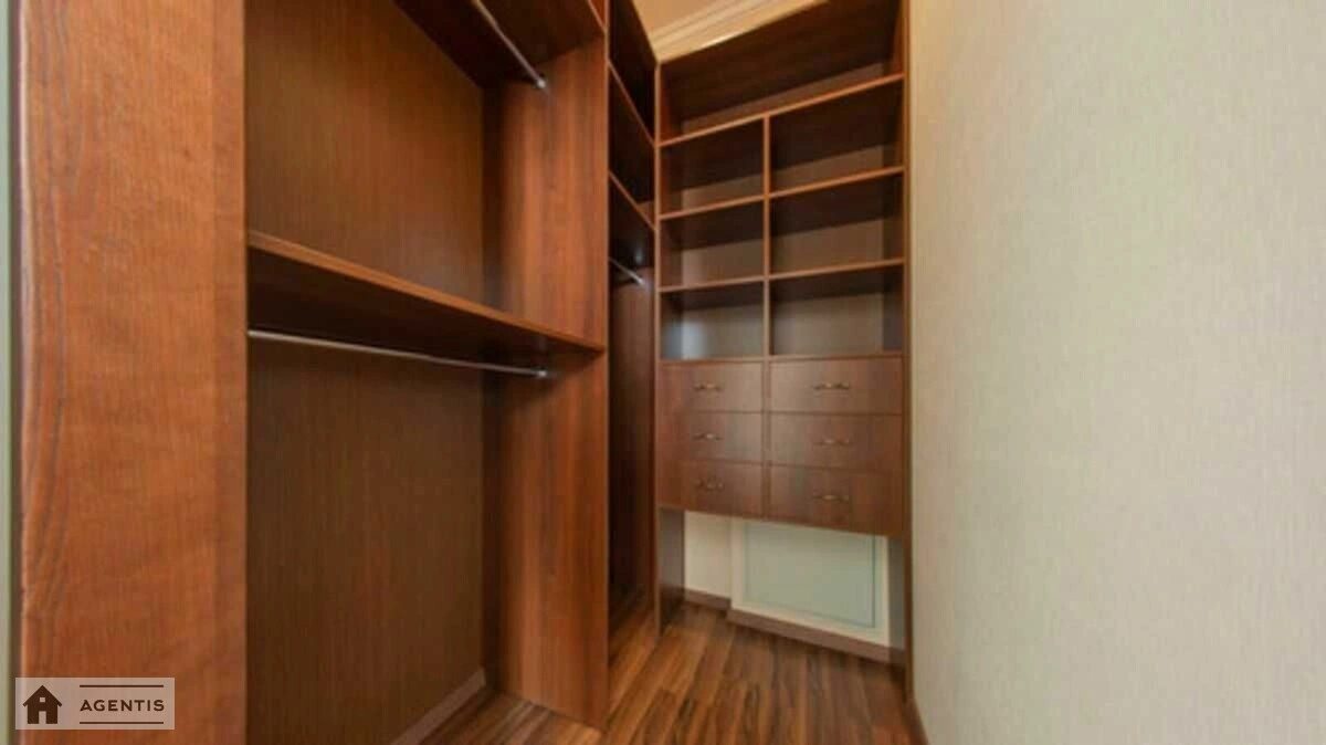 Apartment for rent 3 rooms, 120 m², 5th fl./6 floors. Hetmana Pavla Skoropadskoho vul. Lva Tolstoho, Kyiv. 