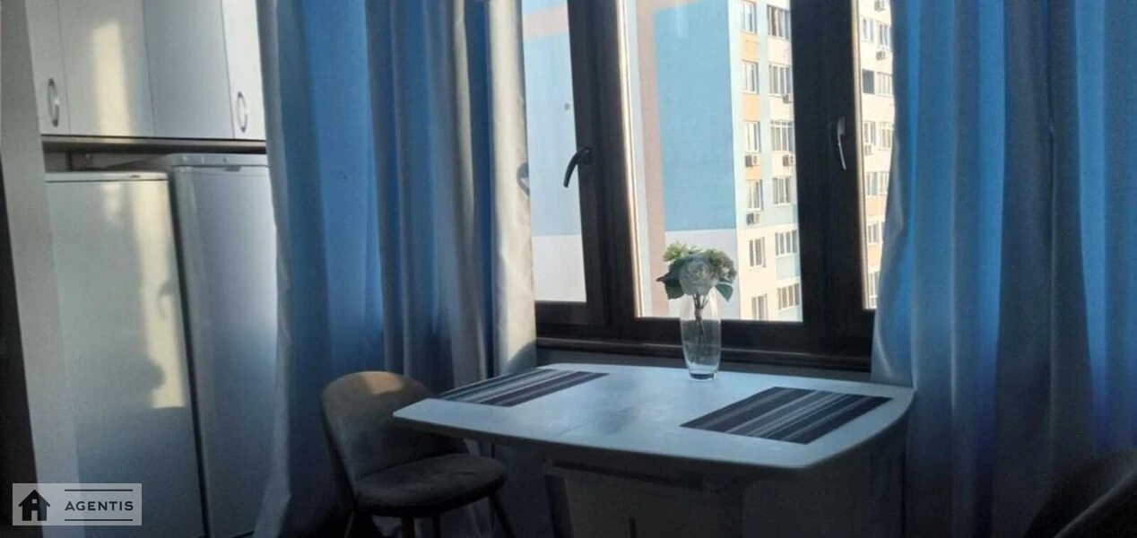 Apartment for rent 2 rooms, 70 m², 14th fl./15 floors. Podilskyy rayon, Kyiv. 