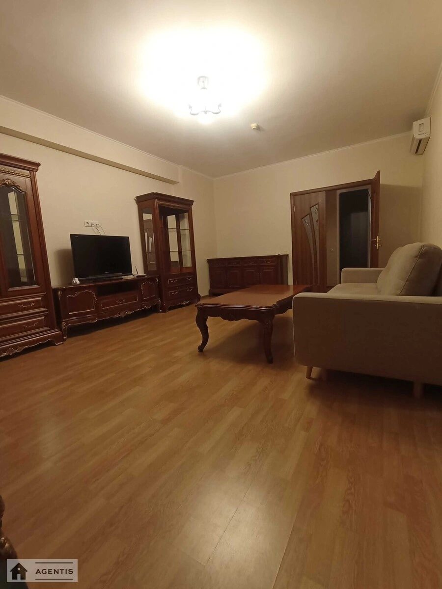 Apartment for rent 3 rooms, 120 m², 16th fl./32 floors. Dniprovs'ka embankment, Kyiv. 