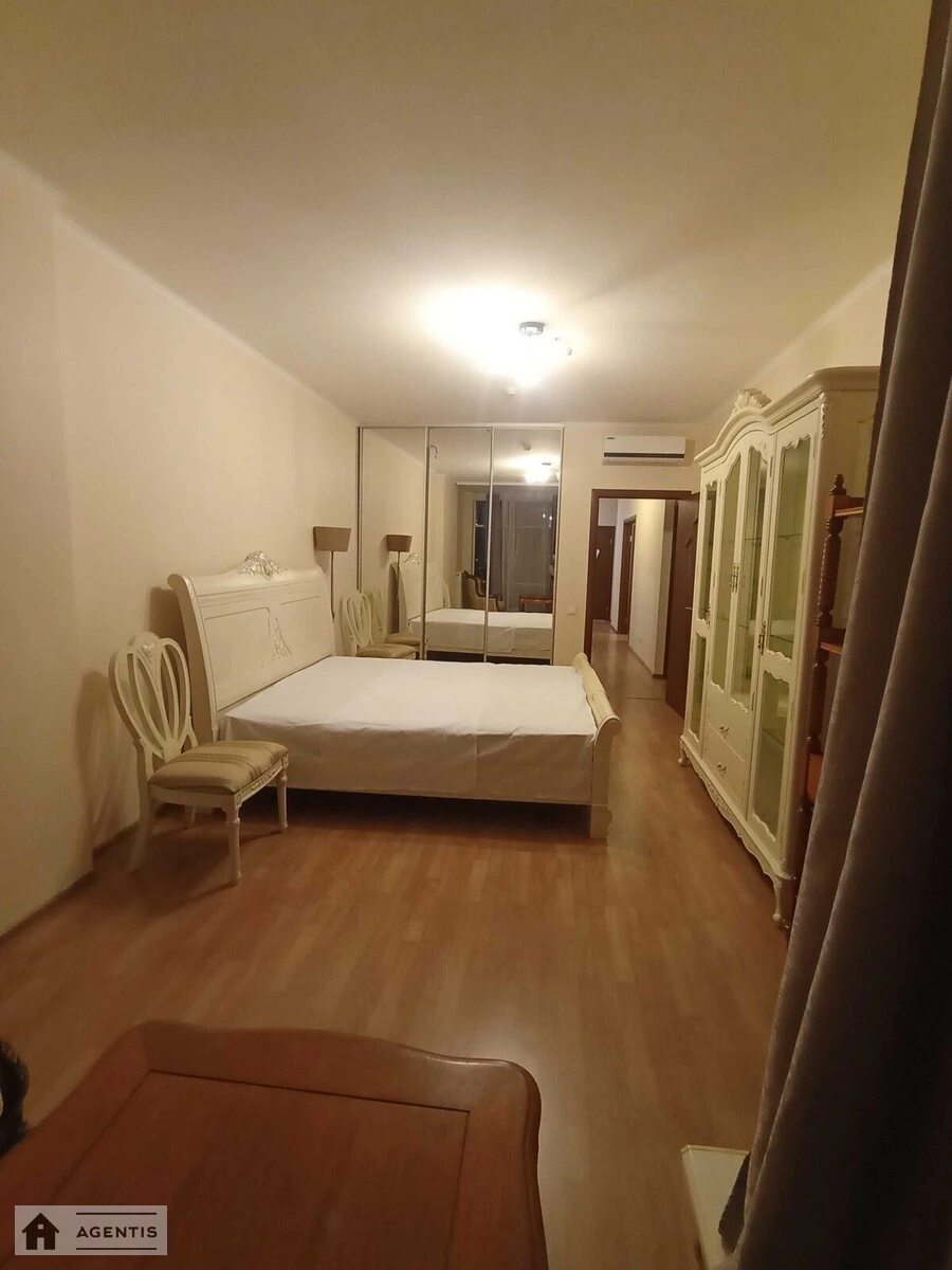 Apartment for rent 3 rooms, 120 m², 16th fl./32 floors. Dniprovs'ka embankment, Kyiv. 