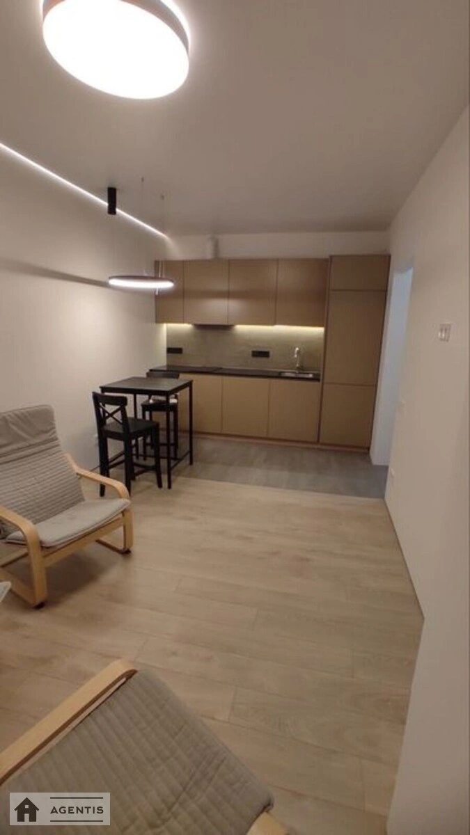 Сдам квартиру 1 комната, 36 m², 5 эт./8 этажей. Тадея Рильського вул., Киев. 