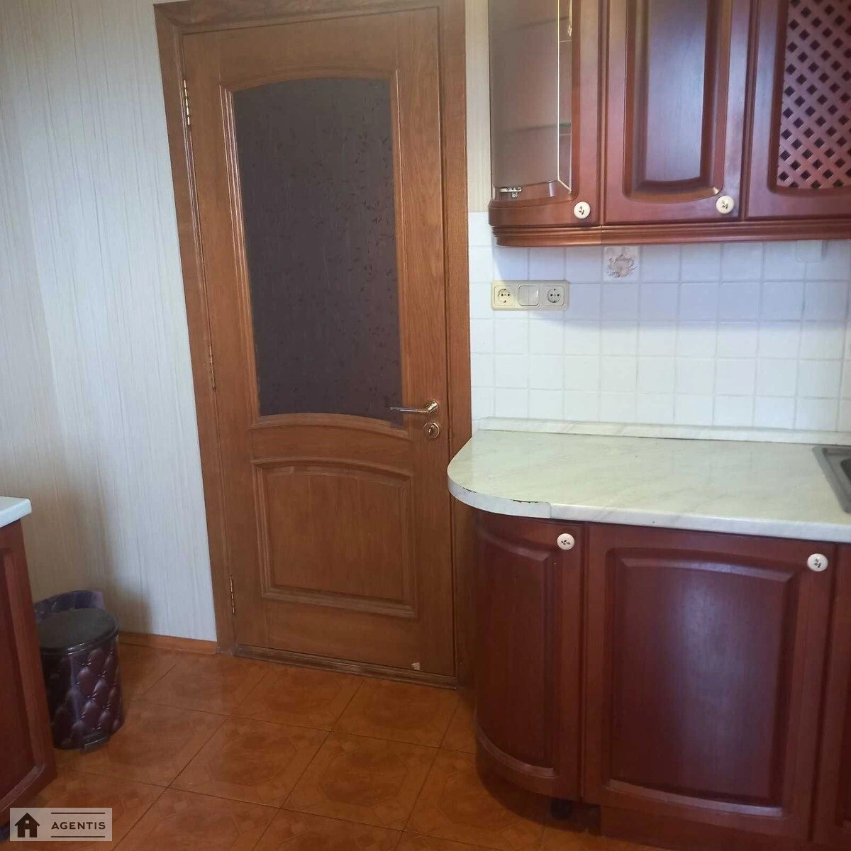 Сдам квартиру 4 комнаты, 95 m², 10 эт./16 этажей. Данила Щербаківського вул. (Щербакова), Киев. 