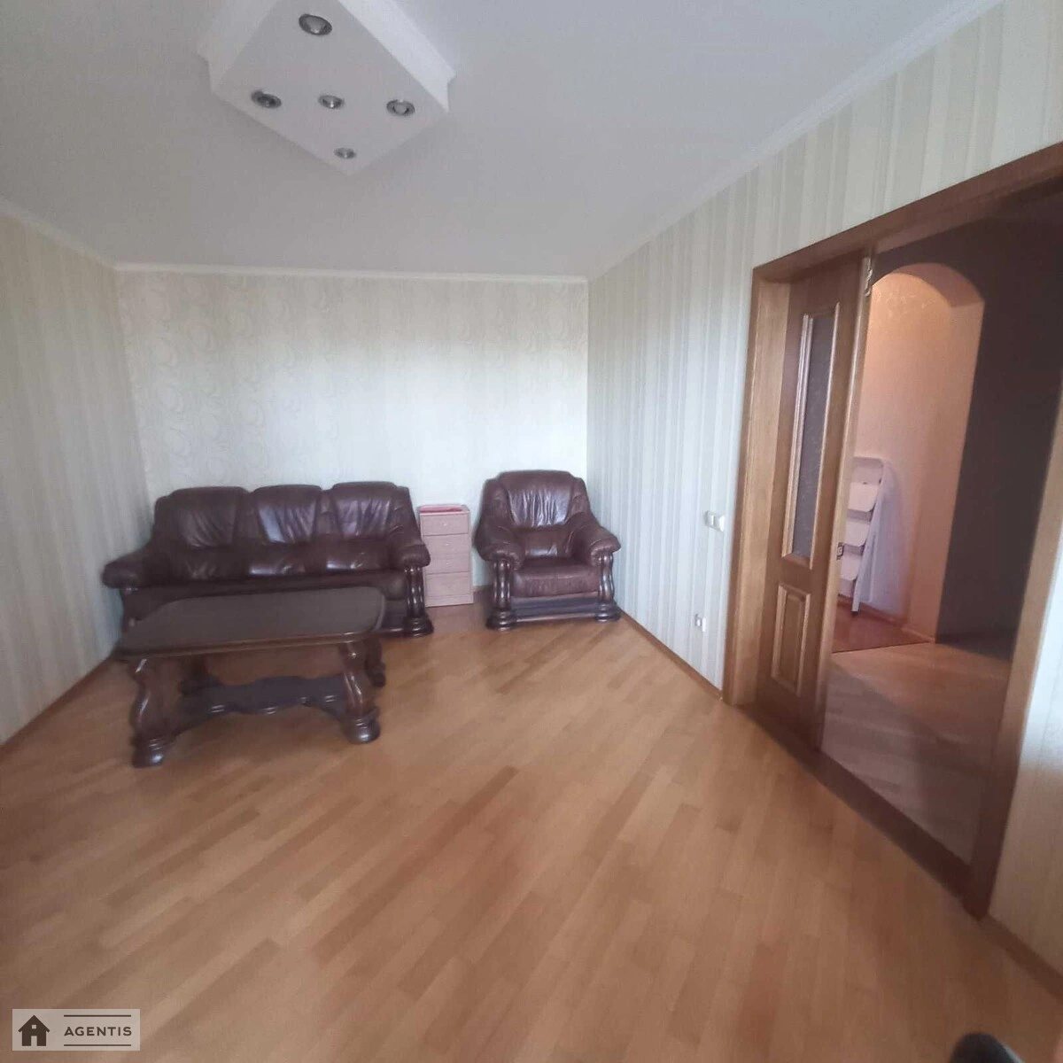 Сдам квартиру 4 комнаты, 95 m², 10 эт./16 этажей. Данила Щербаківського вул. (Щербакова), Киев. 