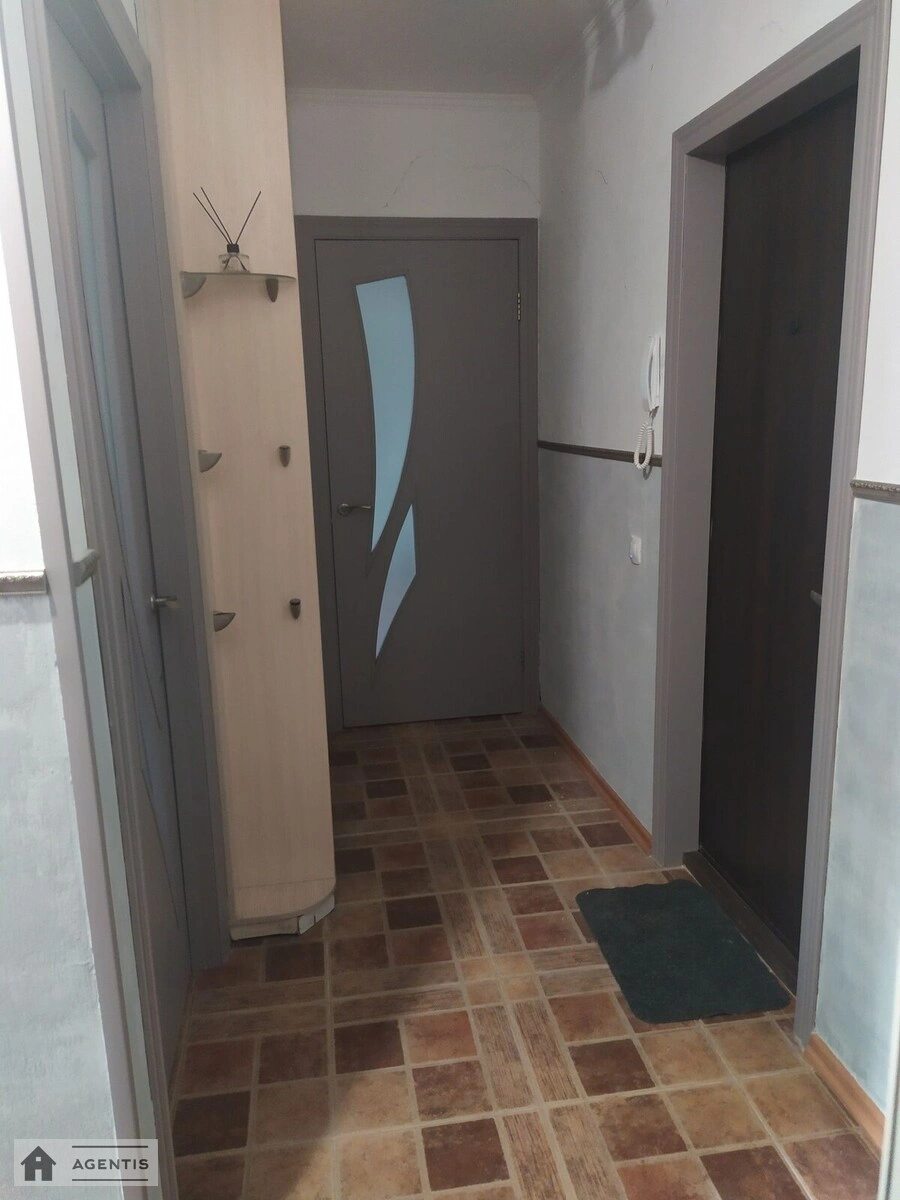 Здам квартиру 2 кімнати, 45 m², 1 пов./9 поверхів. Святошинський район, Київ. 