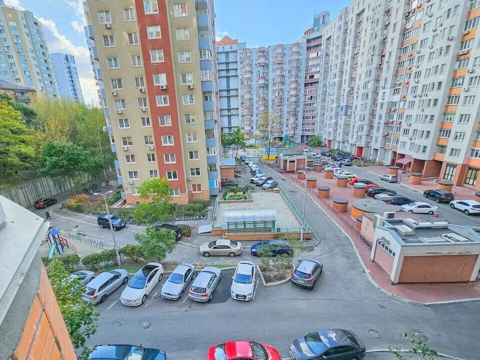 Здам квартиру 2 кімнати, 80 m², 5 пов./25 поверхів. Феодосійський, Київ. 