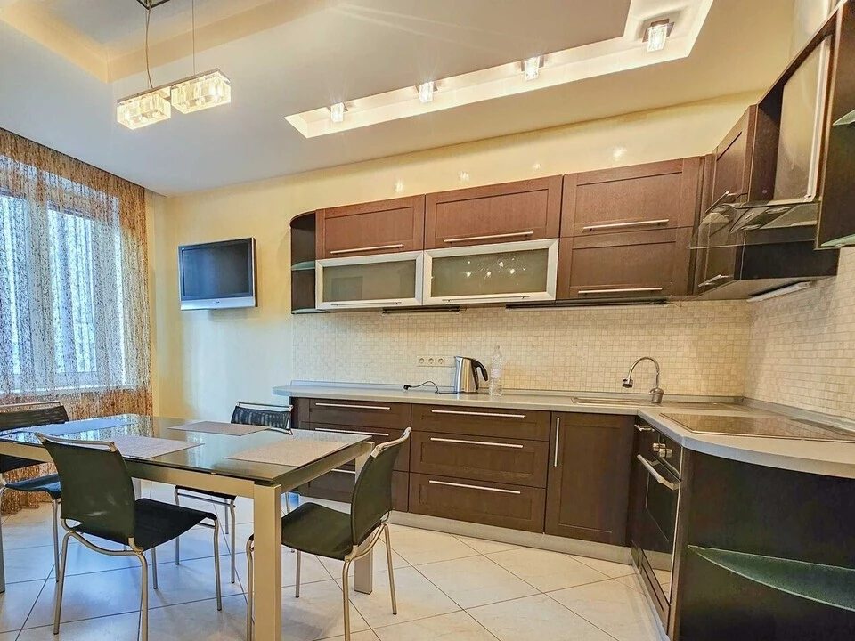 Apartment for rent 2 rooms, 80 m², 5th fl./25 floors. Feodosiyskiy, Kyiv. 