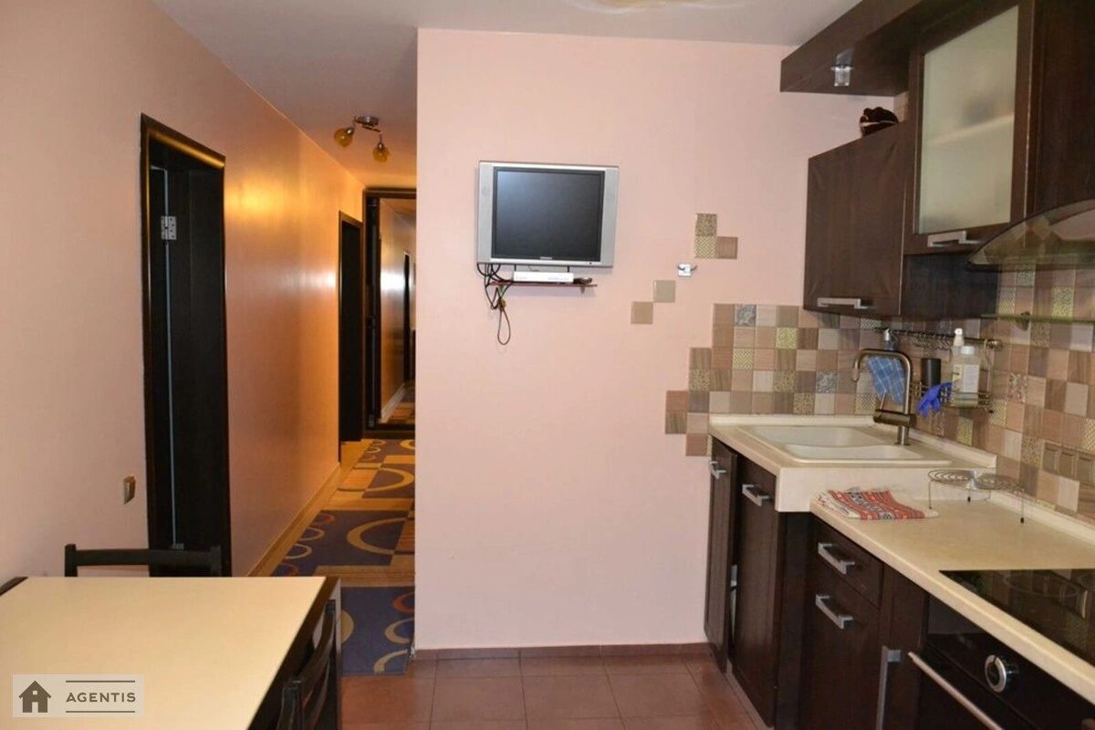 Apartment for rent 2 rooms, 70 m², 14th fl./18 floors. 8, Darnytckiy 8, Kyiv. 