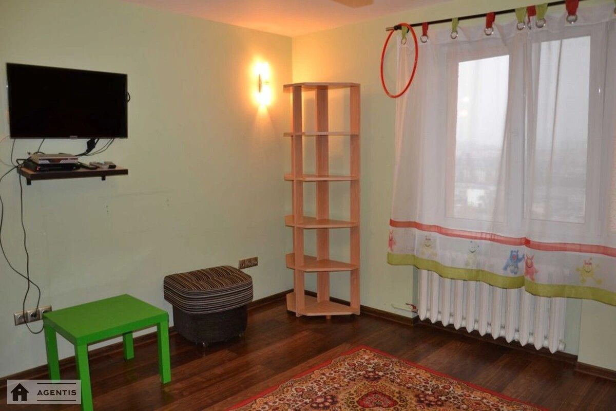 Сдам квартиру 2 комнаты, 70 m², 14 эт./18 этажей. 8, Дарницкий 8, Киев. 