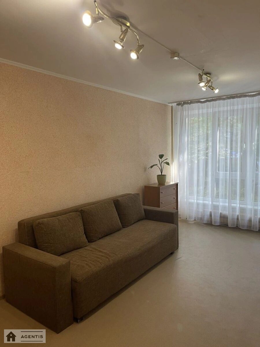 Apartment for rent 1 room, 36 m², 4th fl./16 floors. Saksaganskogo, Kyiv. 