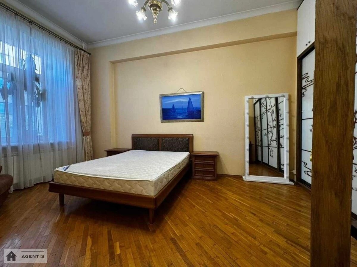 Apartment for rent 2 rooms, 62 m², 4th fl./4 floors. 34, Zhylyanska 34, Kyiv. 