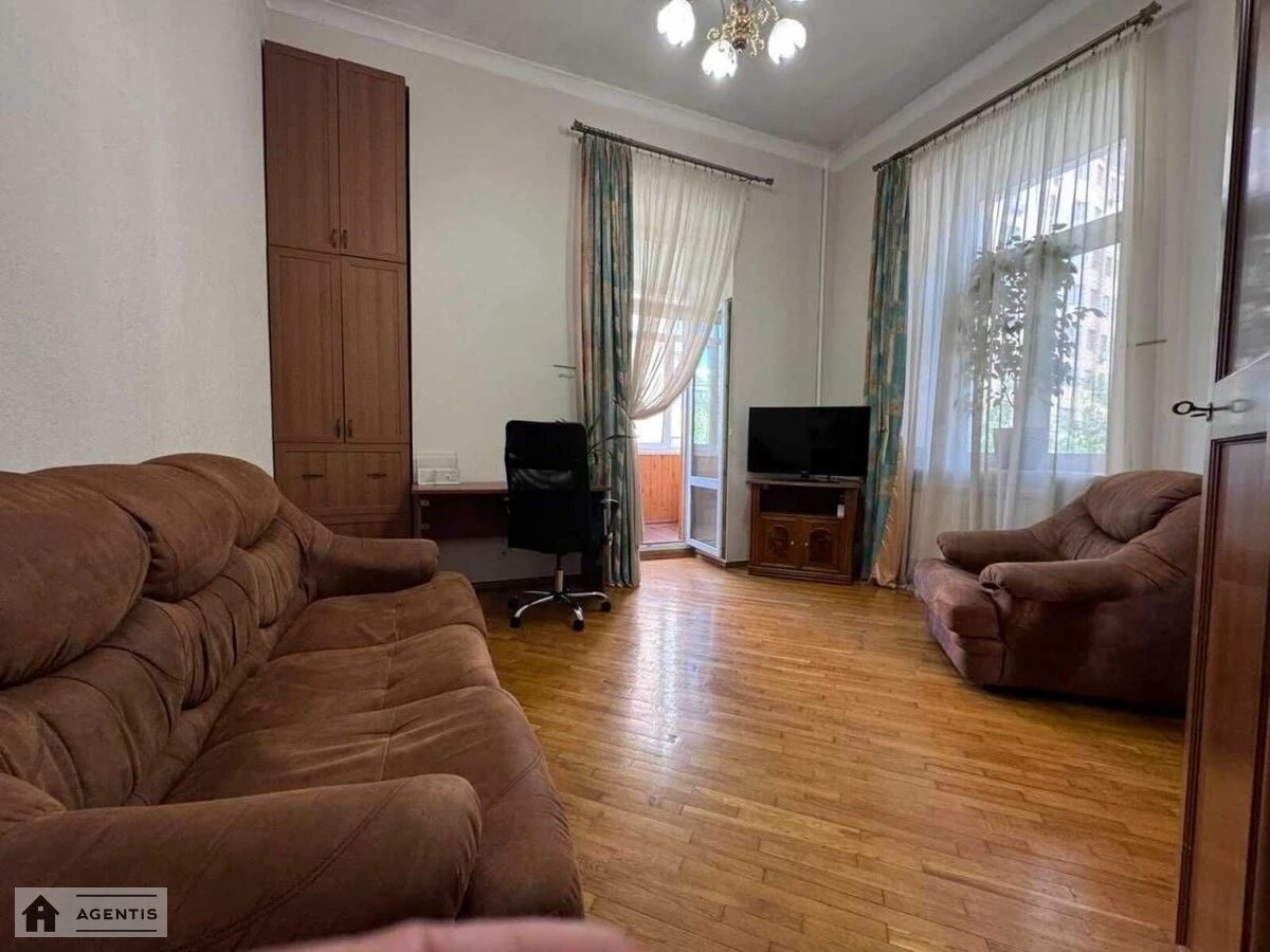 Сдам квартиру 2 комнаты, 62 m², 4 эт./4 этажа. 34, Жилянская 34, Киев. 