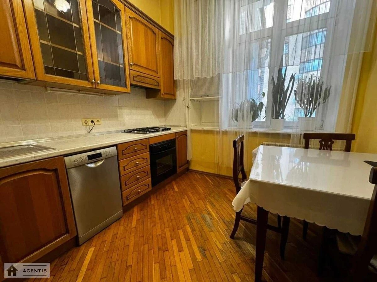 Apartment for rent 2 rooms, 62 m², 4th fl./4 floors. 34, Zhylyanska 34, Kyiv. 