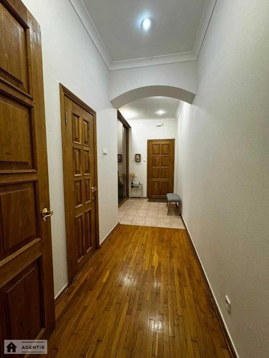 Apartment for rent 2 rooms, 62 m², 4th fl./4 floors. 34, Zhylyanska 34, Kyiv. 