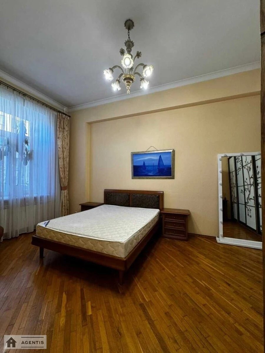 Apartment for rent 2 rooms, 62 m², 4th fl./4 floors. 34, Zhylyanska 34, Kyiv. 