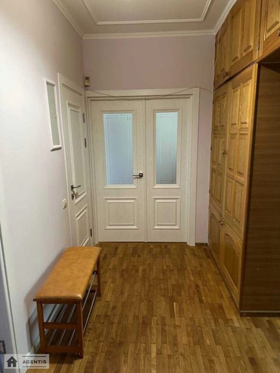 Apartment for rent 3 rooms, 107 m², 3rd fl./3 floors. Holosiyivskyy rayon, Kyiv. 