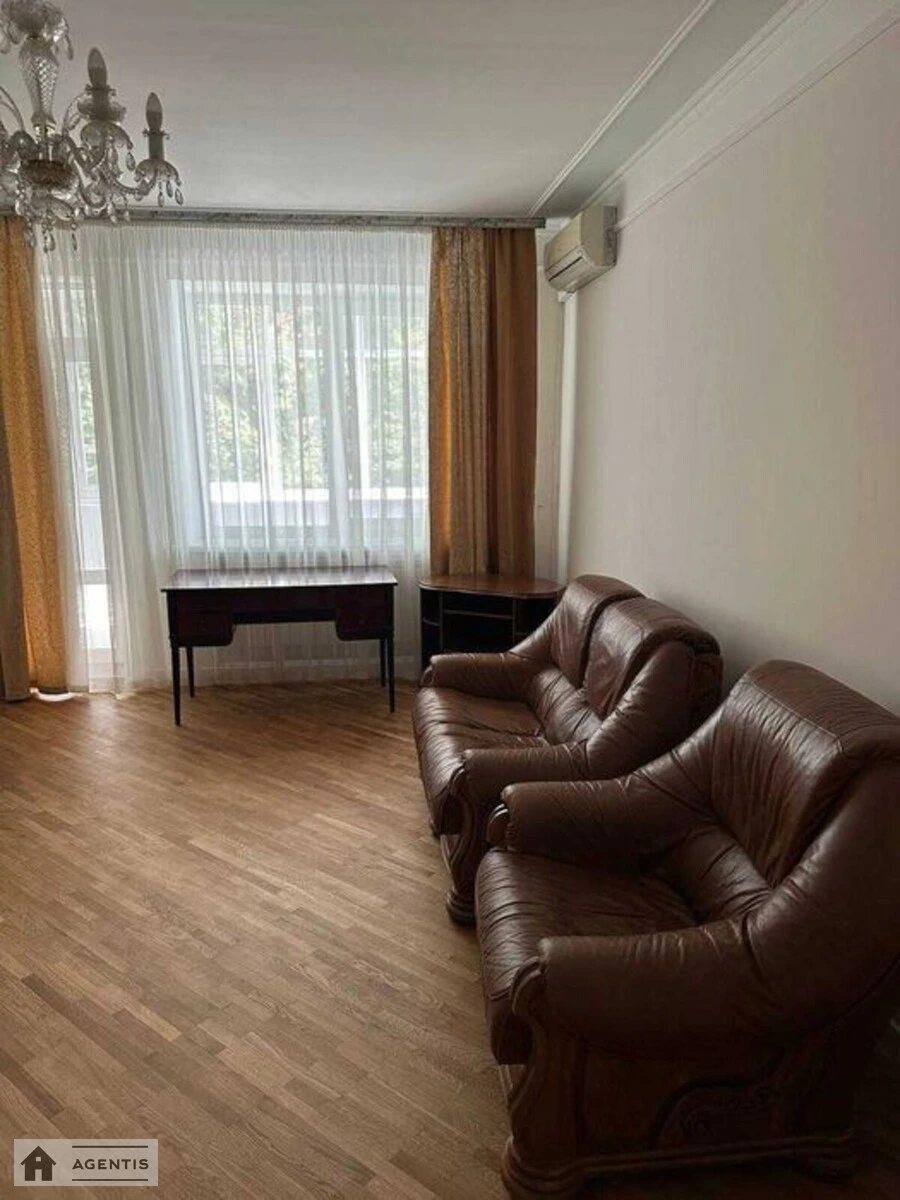 Apartment for rent 3 rooms, 107 m², 3rd fl./3 floors. Holosiyivskyy rayon, Kyiv. 