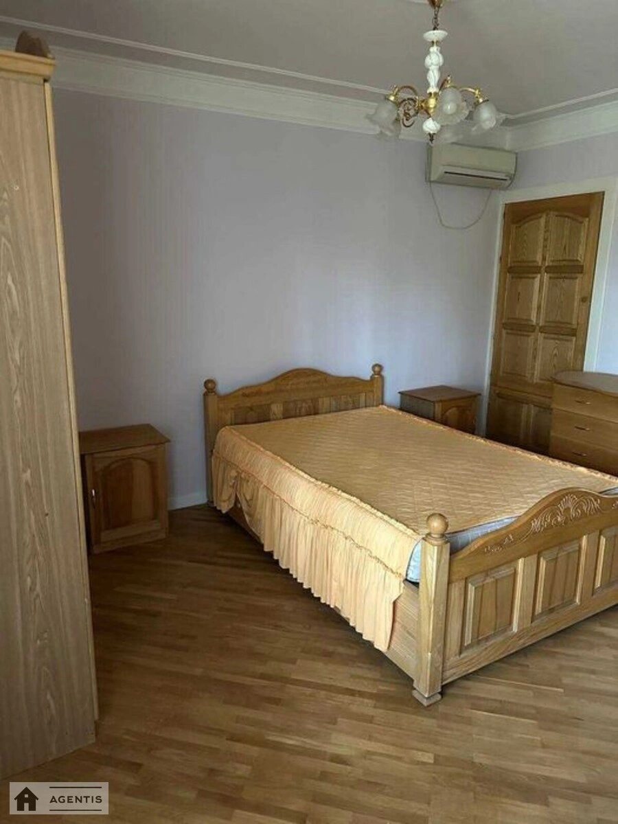 Apartment for rent 3 rooms, 107 m², 3rd fl./3 floors. Holosiyivskyy rayon, Kyiv. 