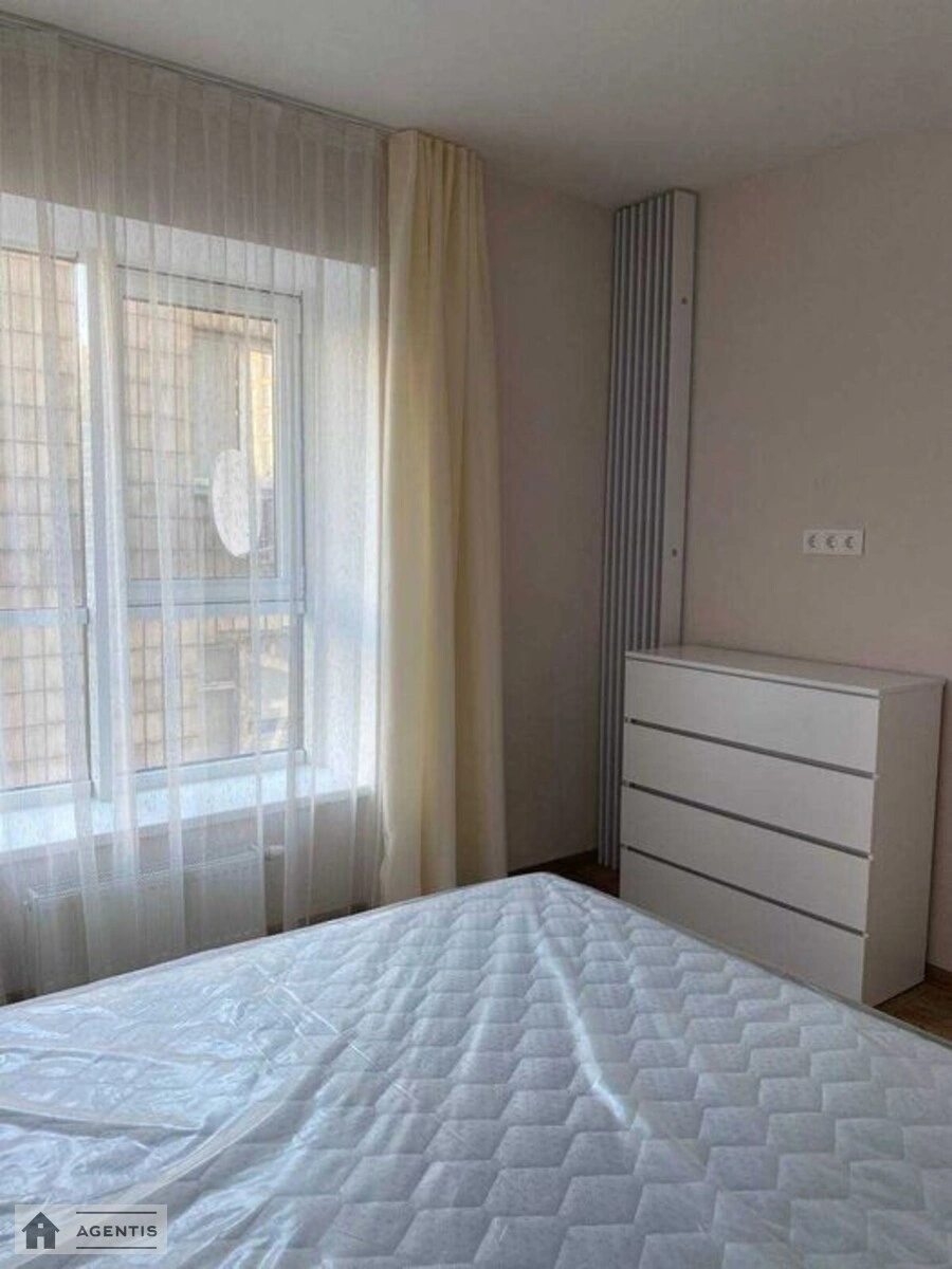 Сдам квартиру 1 комната, 69 m², 8 эт./25 этажей. Антоновича вул. (Горького), Киев. 