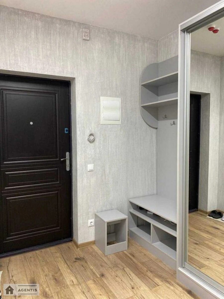 Сдам квартиру 1 комната, 69 m², 8 эт./25 этажей. Антоновича вул. (Горького), Киев. 