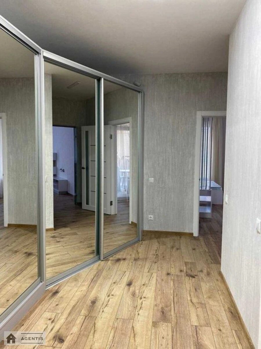 Сдам квартиру 1 комната, 69 m², 8 эт./25 этажей. Антоновича вул. (Горького), Киев. 