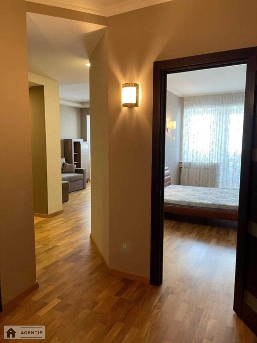 Сдам квартиру 2 комнаты, 52 m², 14 эт./18 этажей. 35, Михайла Котельникова вул., Киев. 