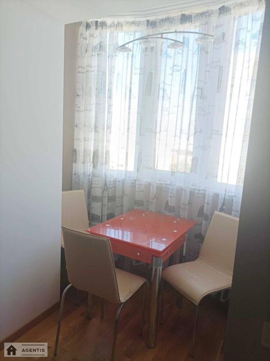 Сдам квартиру 2 комнаты, 52 m², 14 эт./18 этажей. 35, Михайла Котельникова вул., Киев. 