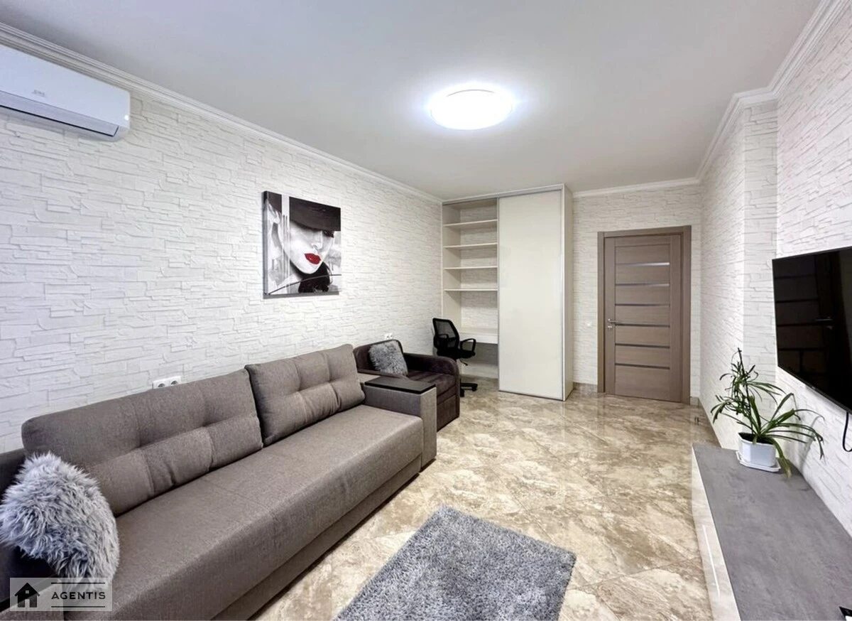 Apartment for rent 1 room, 50 m², 12th fl./25 floors. 20, Solomyanska vul., Kyiv. 