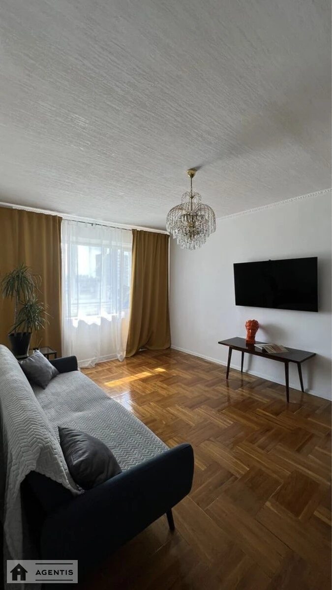 Apartment for rent 2 rooms, 50 m², 4th fl./9 floors. Obolonskyy rayon, Kyiv. 