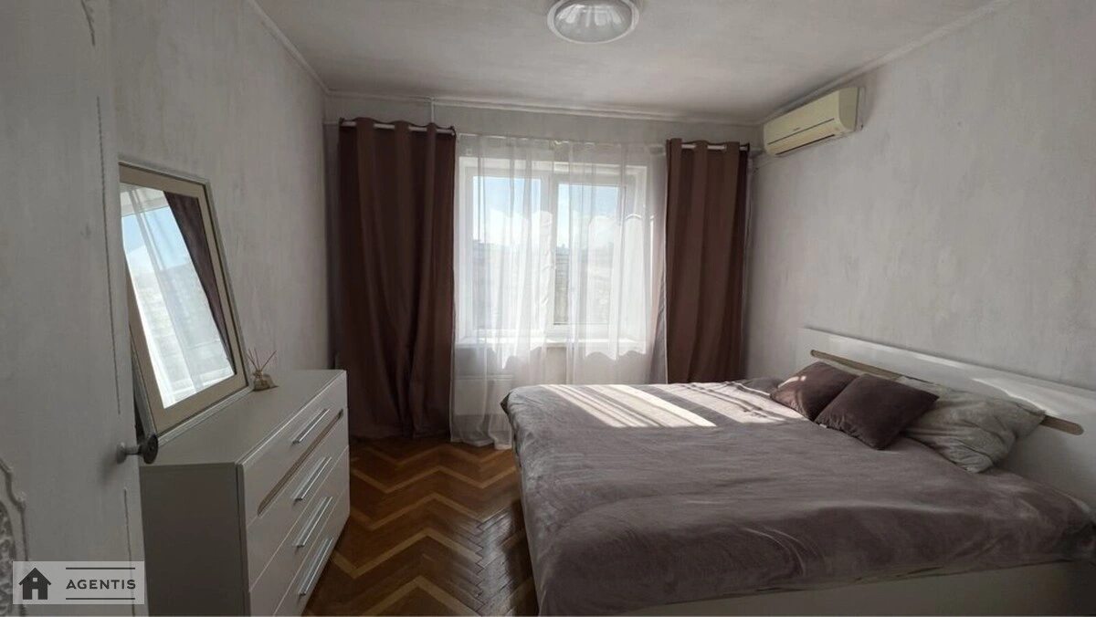 Apartment for rent 2 rooms, 50 m², 4th fl./9 floors. Obolonskyy rayon, Kyiv. 