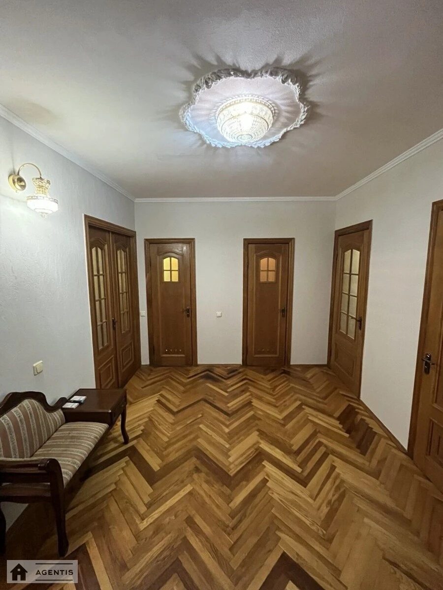 Сдам квартиру 3 комнаты, 80 m², 6 эт./16 этажей. 8, Загорівська вул. (Багговутівська), Киев. 