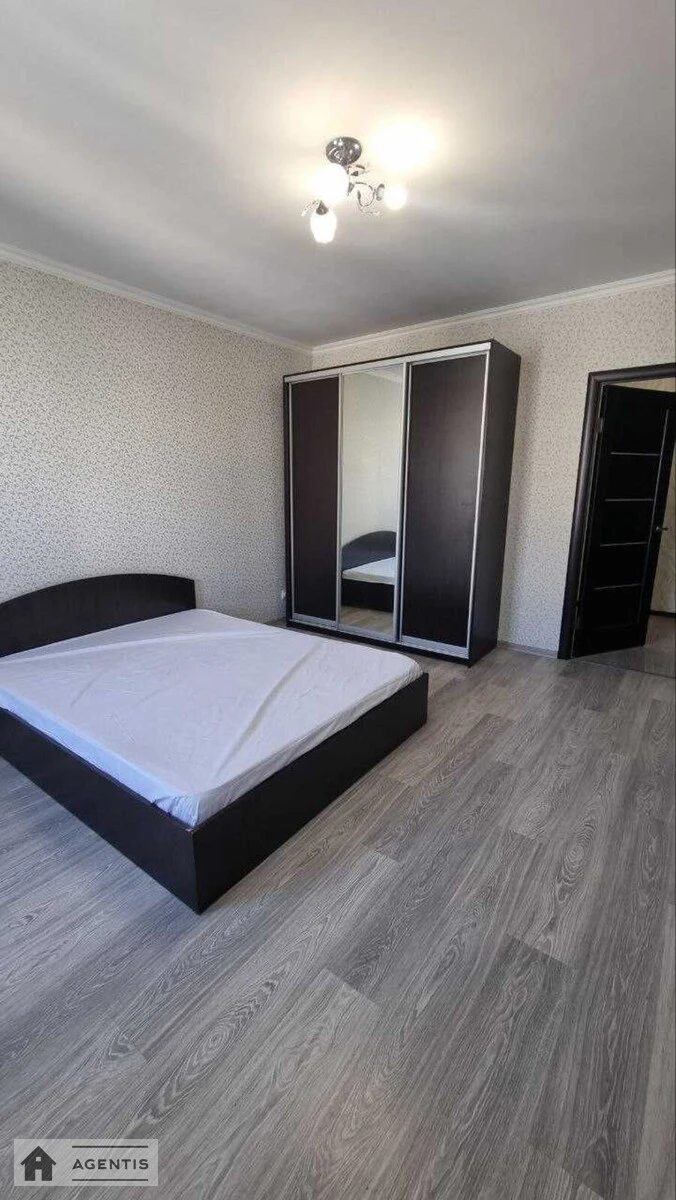 Здам квартиру 2 кімнати, 77 m², 9 пов./10 поверхів. Клавдіївська, Київ. 