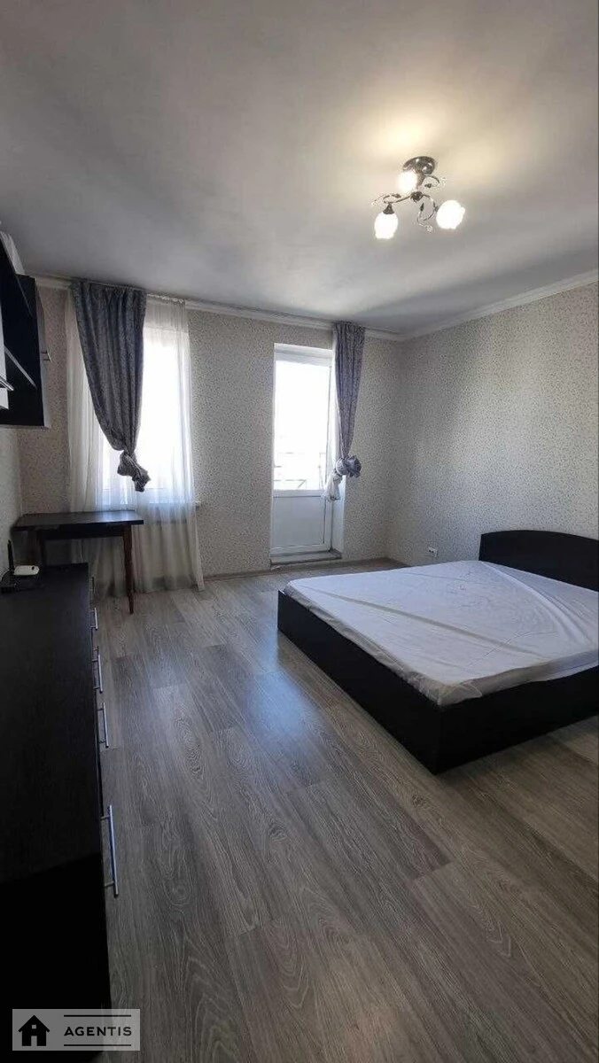 Apartment for rent 2 rooms, 77 m², 9th fl./10 floors. Klavdiyivska, Kyiv. 