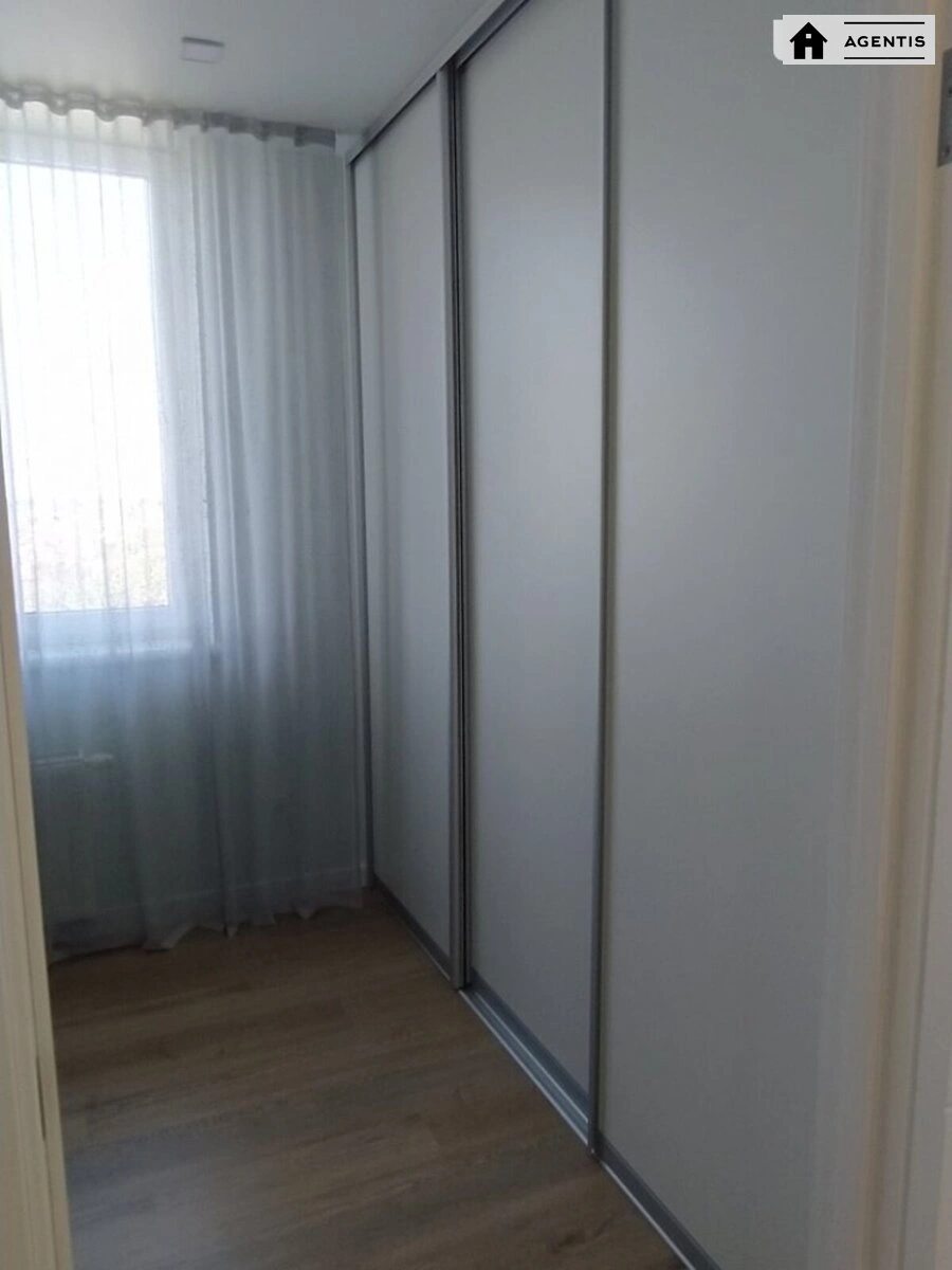 Сдам квартиру 2 комнаты, 46 m², 13 эт./25 этажей. 26, Приміська вул., Киев. 